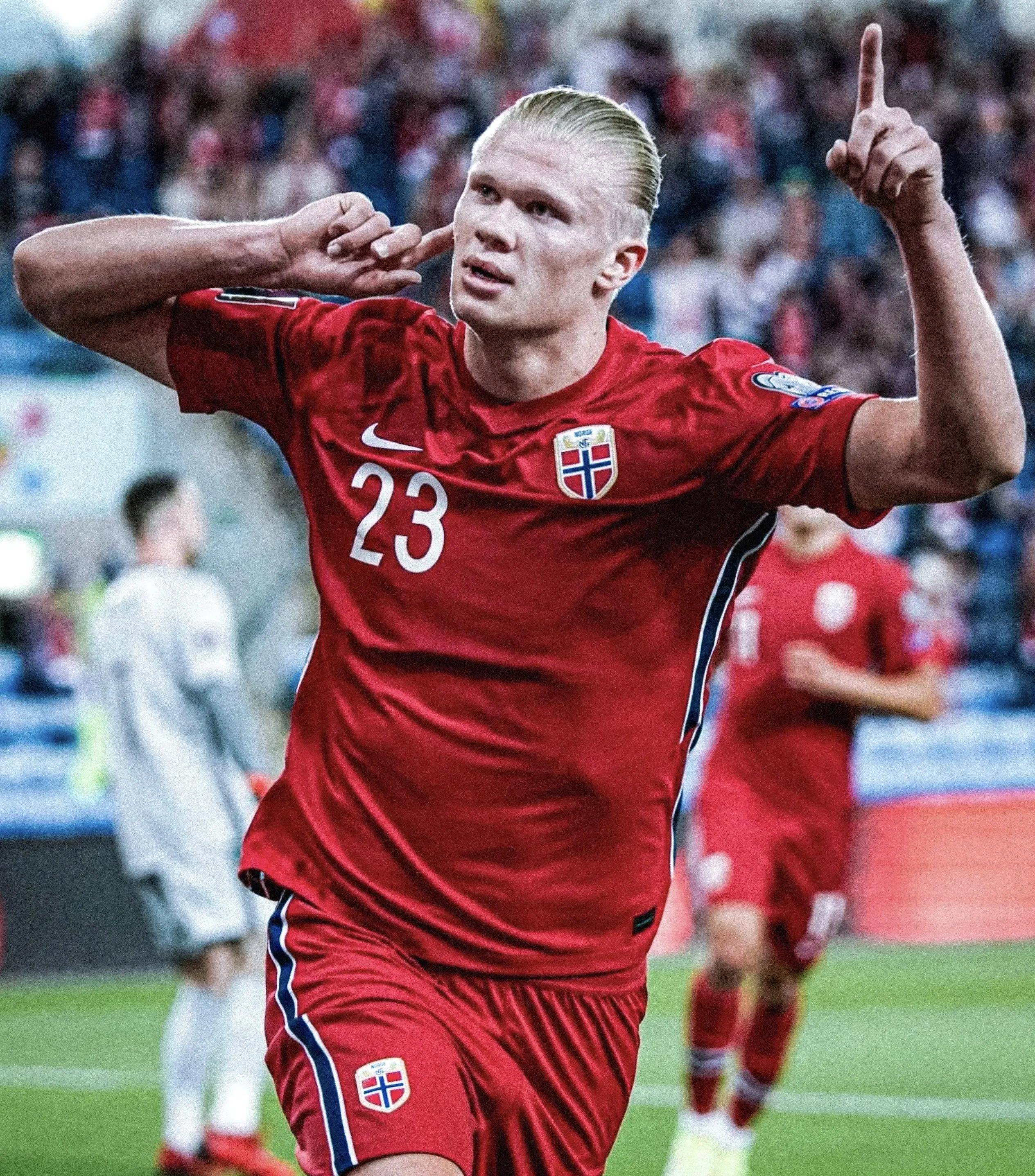 莱万多夫斯基重要时刻持续失利，SKT带队取胜！赛场气氛高涨(莱万多夫斯基球衣号码)