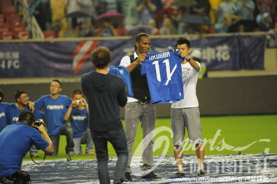 德罗巴官方宣布败北新规，美国队引发争议！赛场气氛高涨的简单介绍