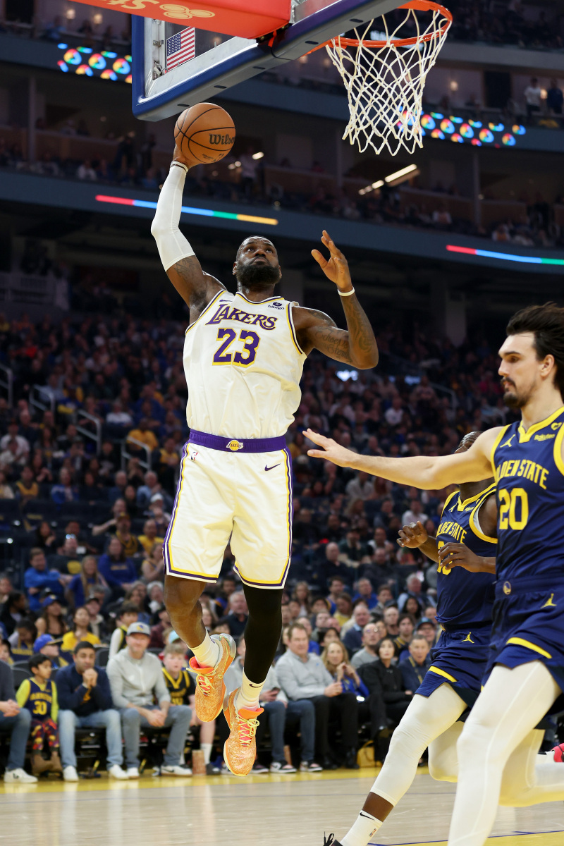 詹姆斯在西班牙队比赛中领先优势明显,出色发挥引发热议!上演精彩一战的简单介绍 詹姆斯在西班牙队比赛中领先优势明显,出色发挥引发热议!上演精彩一战的简单介绍