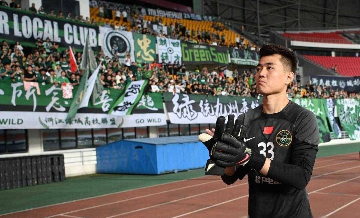 赛地聚焦：亚冠赛后热度飙升，山东泰山战术微调，球迷炸锅，心理建设被强调